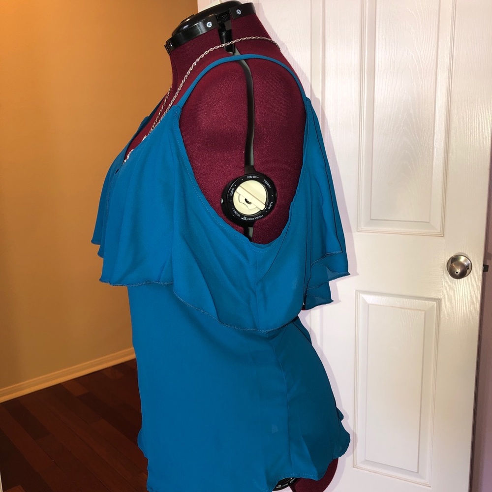 New York &Co. Ruffle Cold Shoulder Top - Picture 4 of 5